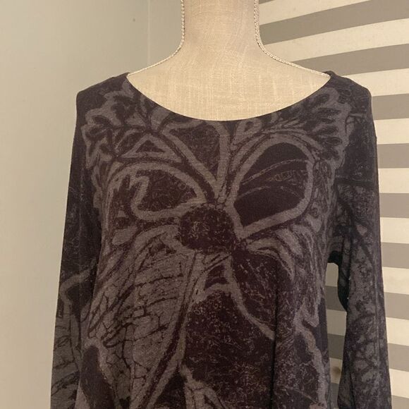 Soft Surroundings Black & Gray Floral Print Asymmetrical Hem Swing Blouse Size M - Picture 2 of 6